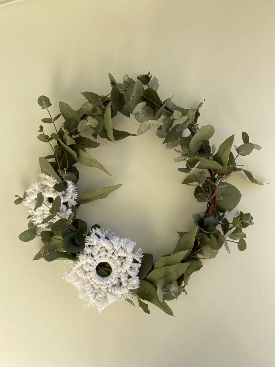 eucalyptus-christmas-wreath-with-macrame-snowflakes-main