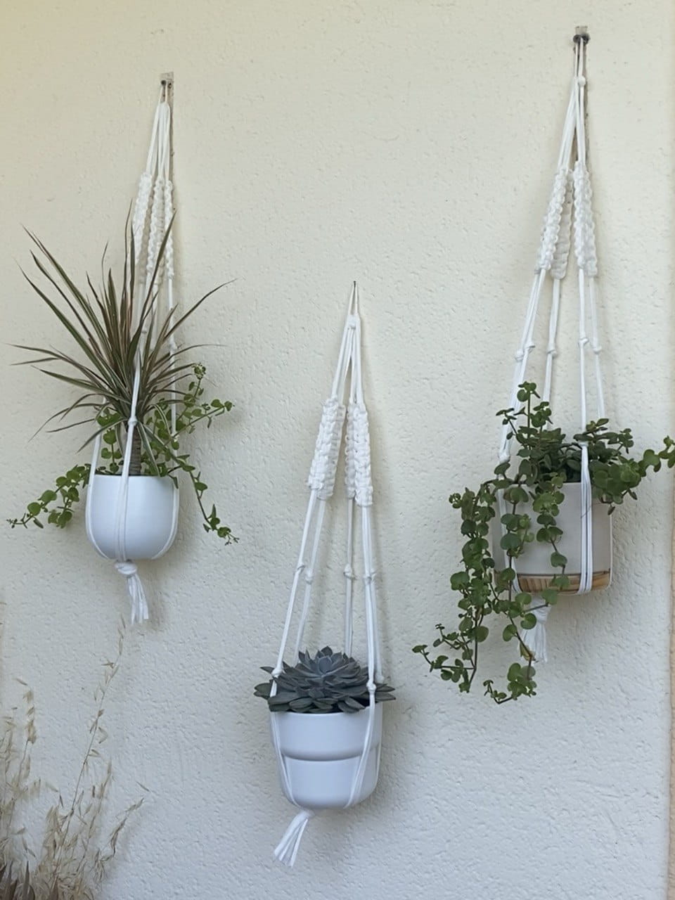 white-macrame-flowerpot-holder-main