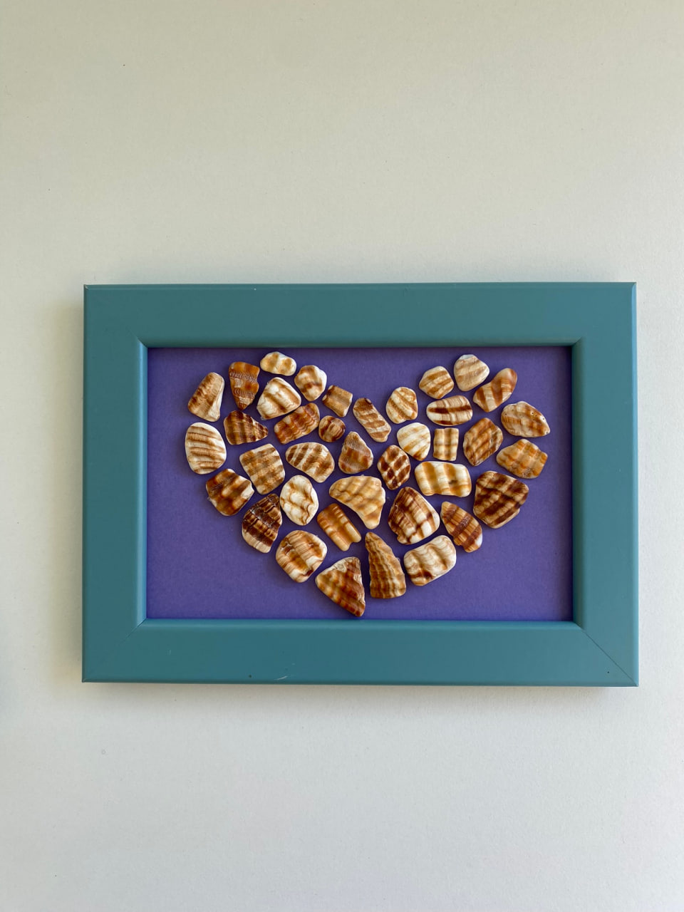 heart-frame-with-shells-in-blue-frame-main