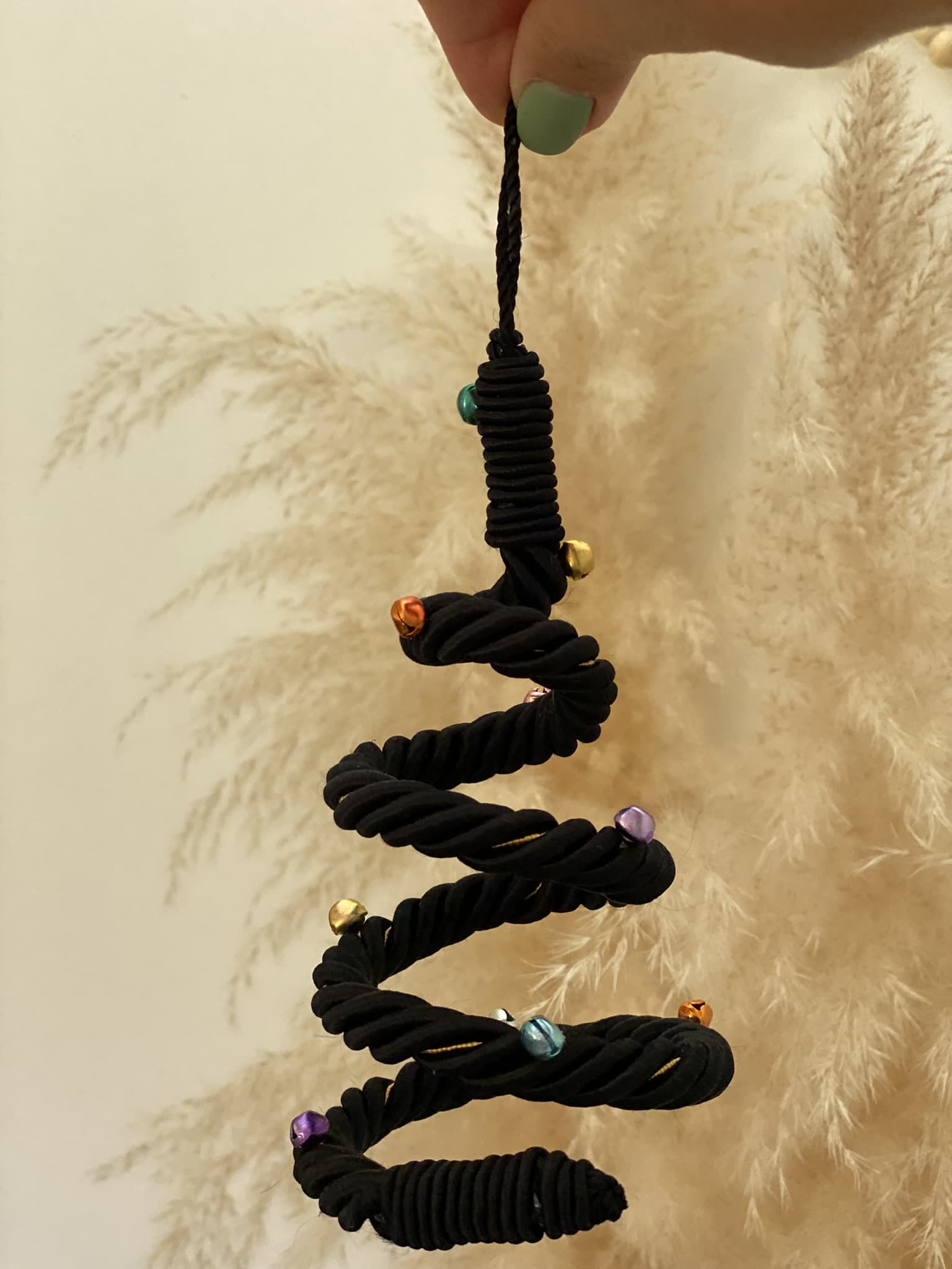 black-spiral-christmas-tree-main