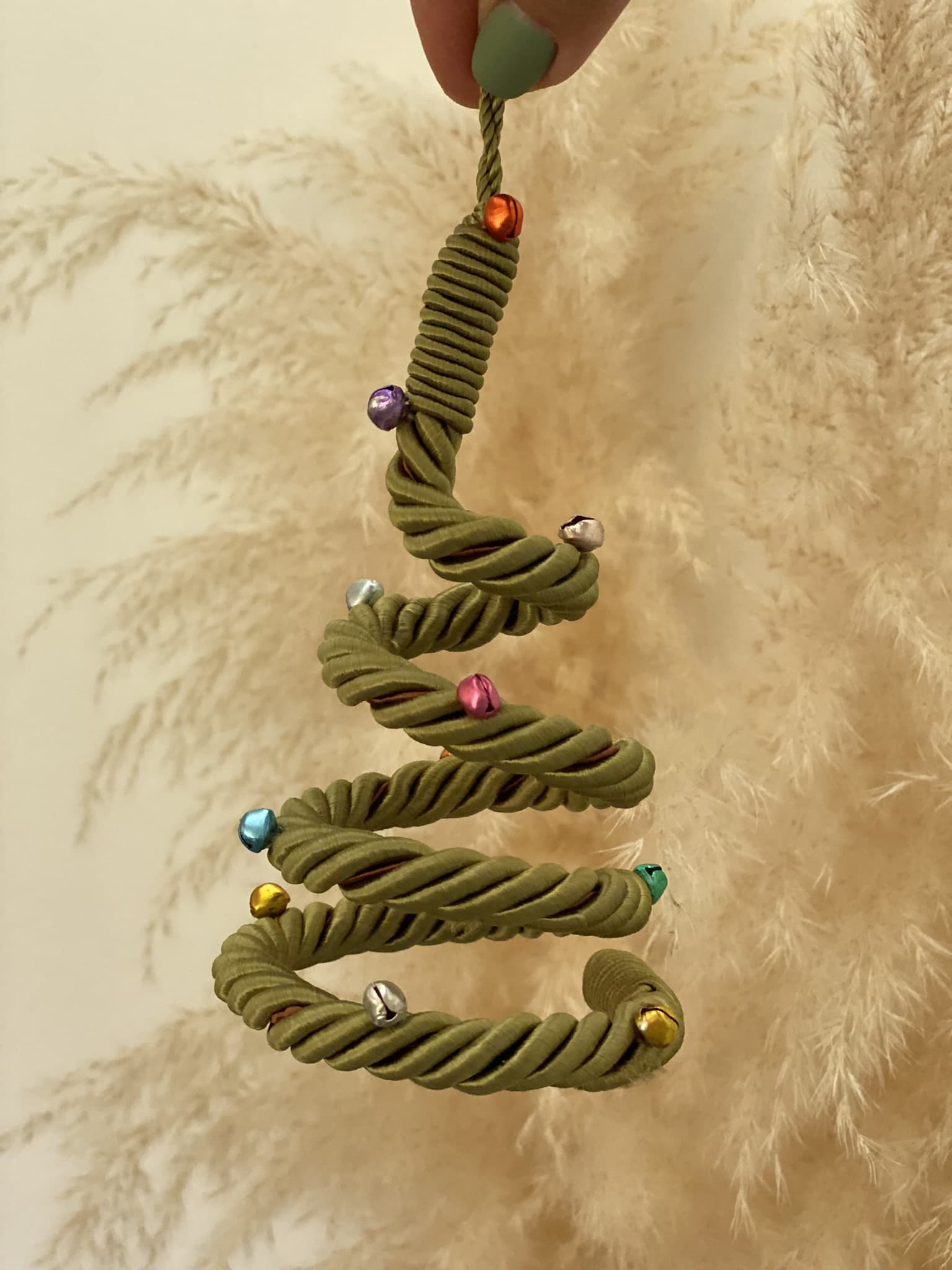 green-spiral-christmas-tree-main