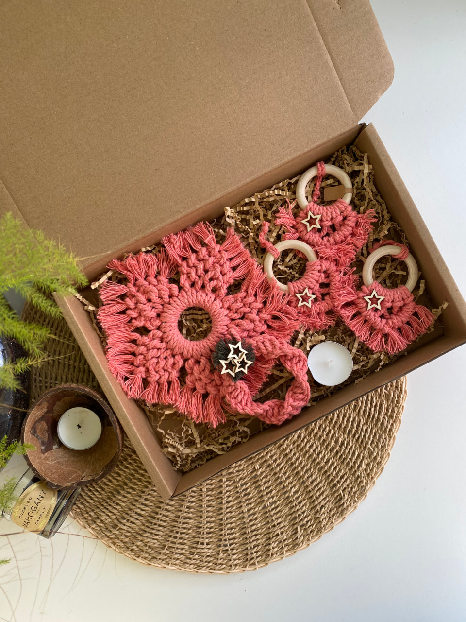 macrame-christmas-gift-box-coral-main