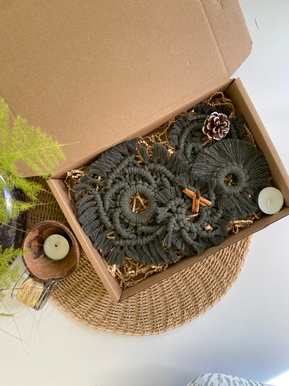 macrame-christmas-gift-box-green-main