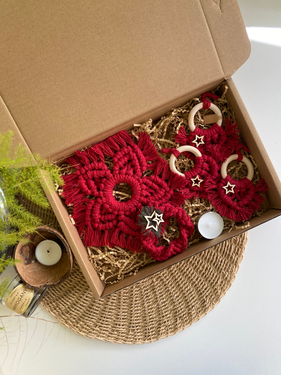 macrame-christmas-gift-box-red-main