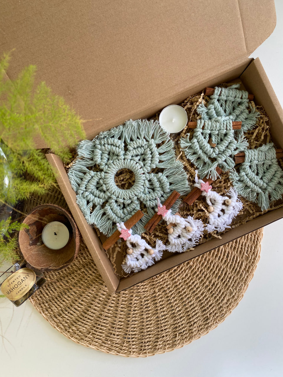 macrame-christmas-gift-box-turquoise-main