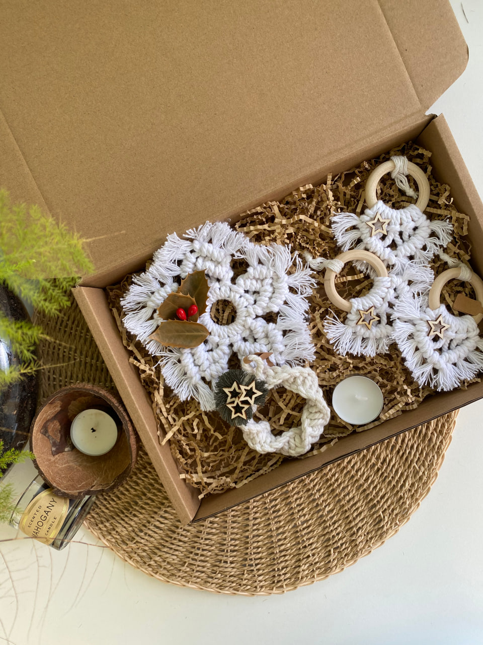 macrame-christmas-gift-box-white-main