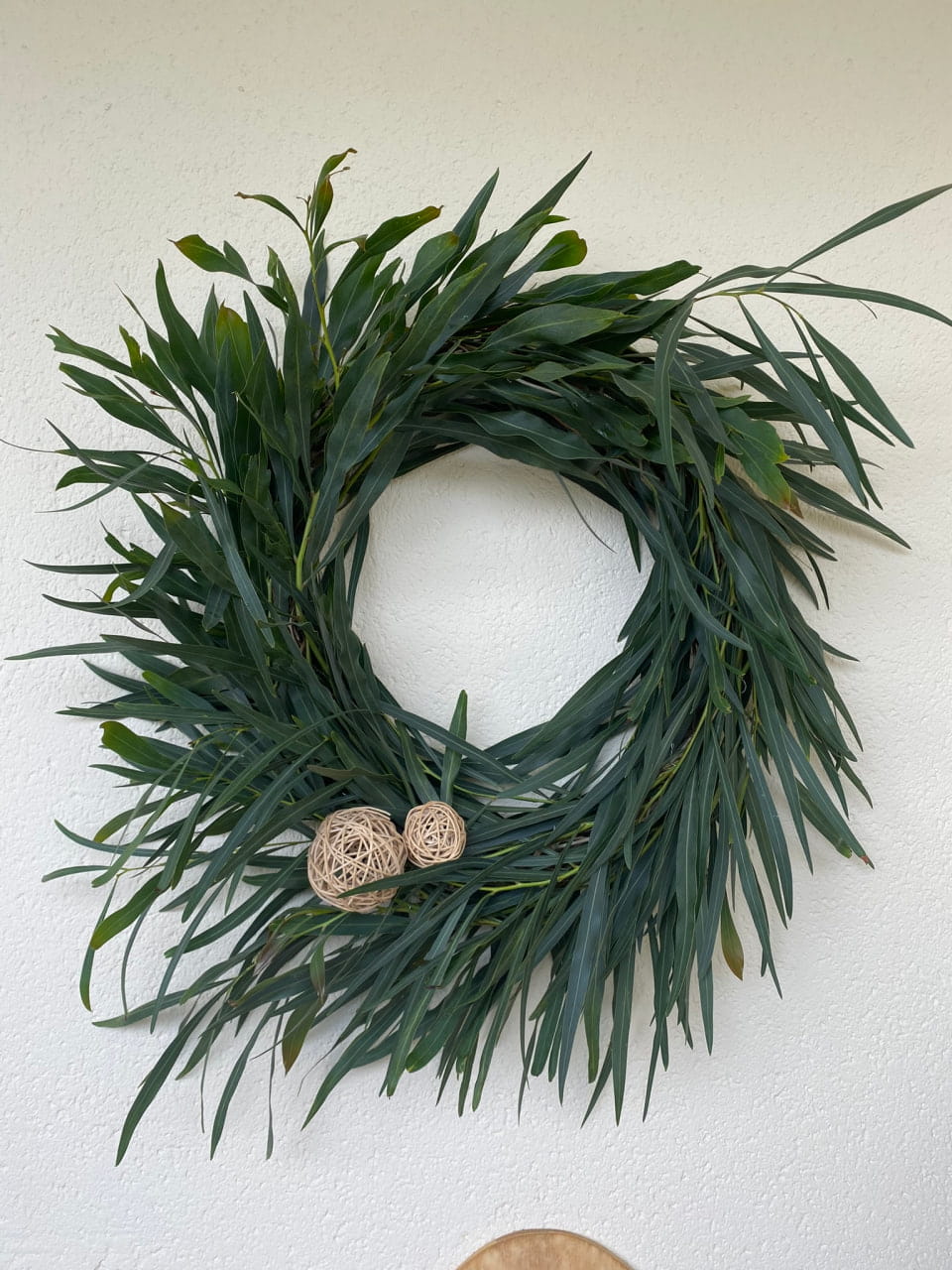 natural-christmas-wreath-with-balls-main