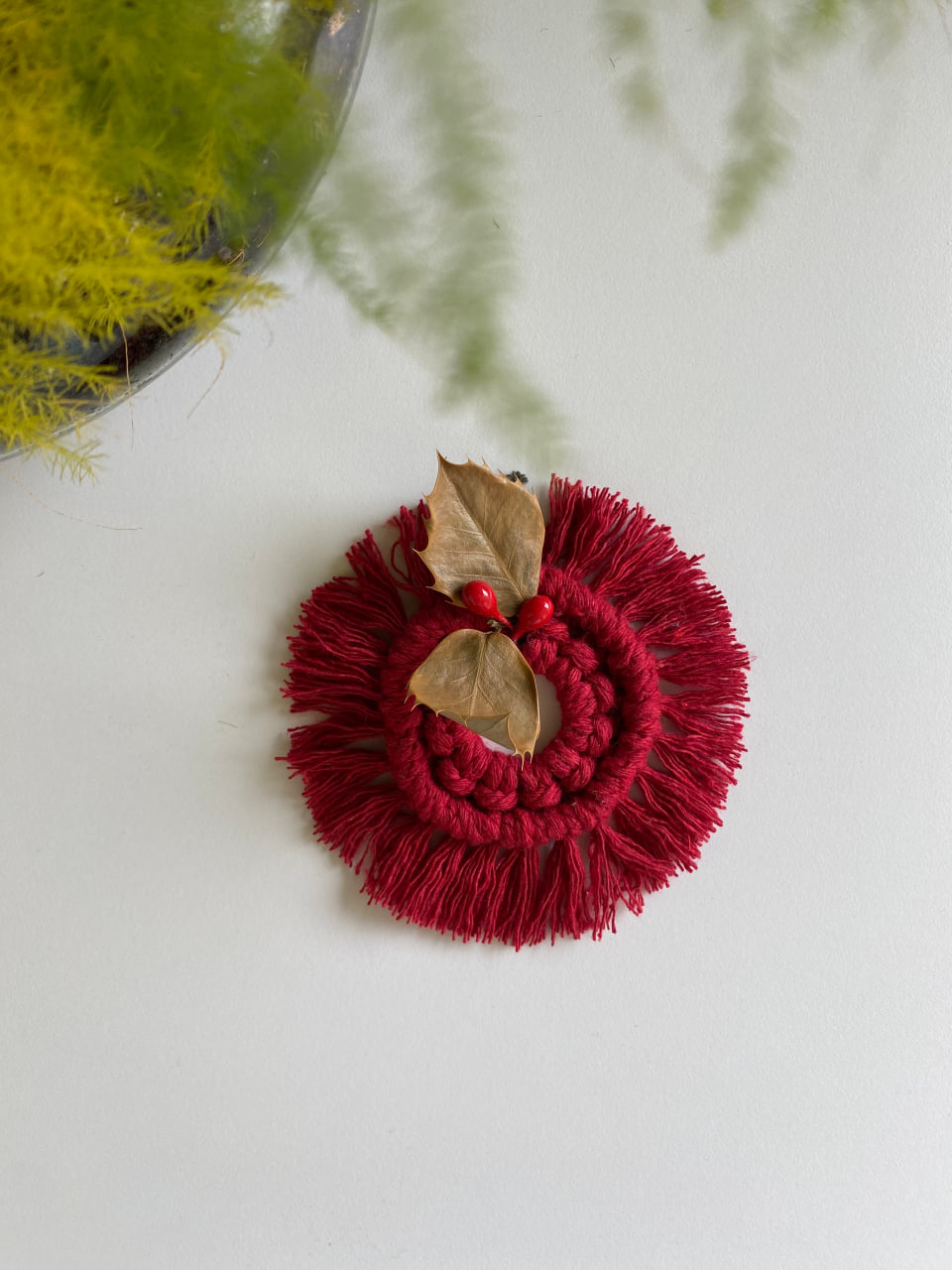 small-christmas-red-round-macrame-with-berries-and-leaves-main