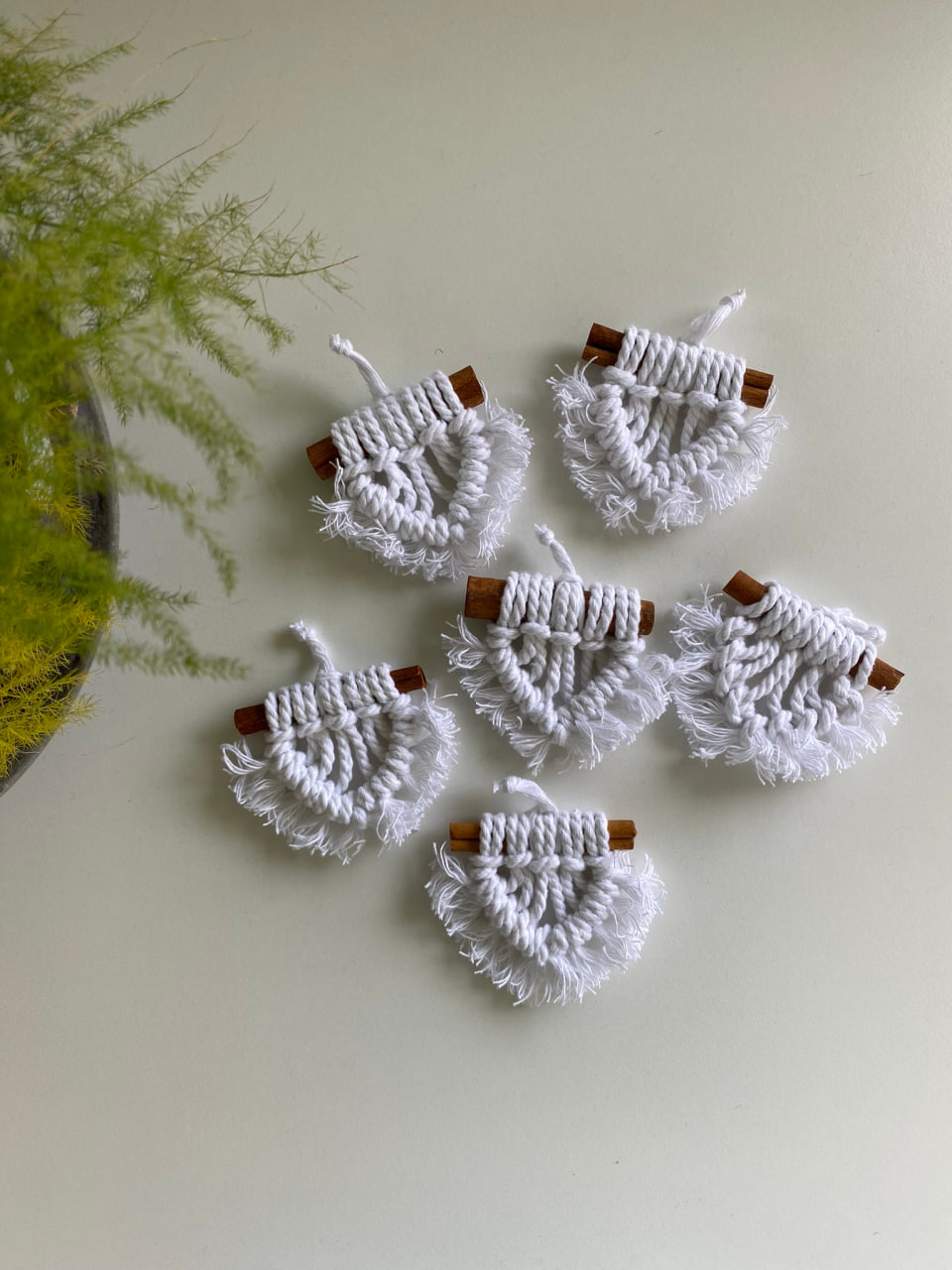 white-christmas-tree-decoration-set-main