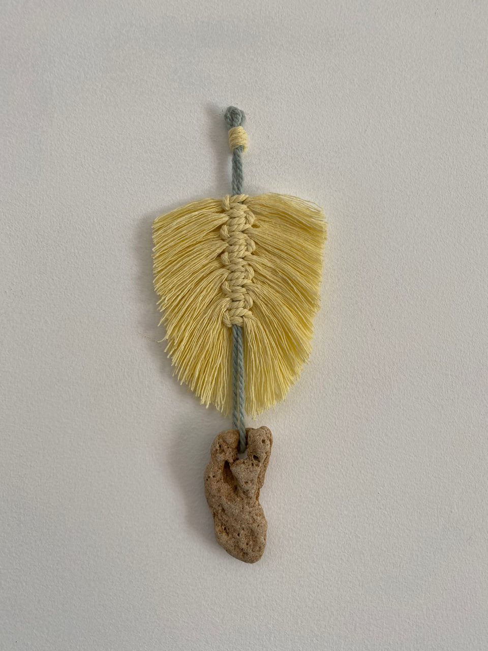 turquoise-yellow-macrame-leaf-with-stone-main