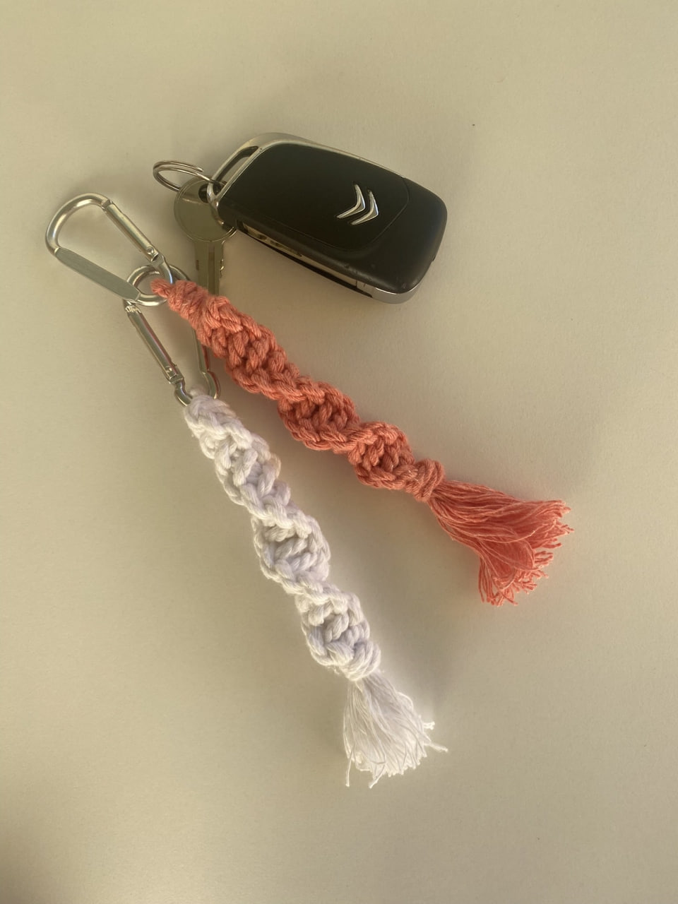 macrame-twisted-keychains-for-keys-bags-coral-white-main