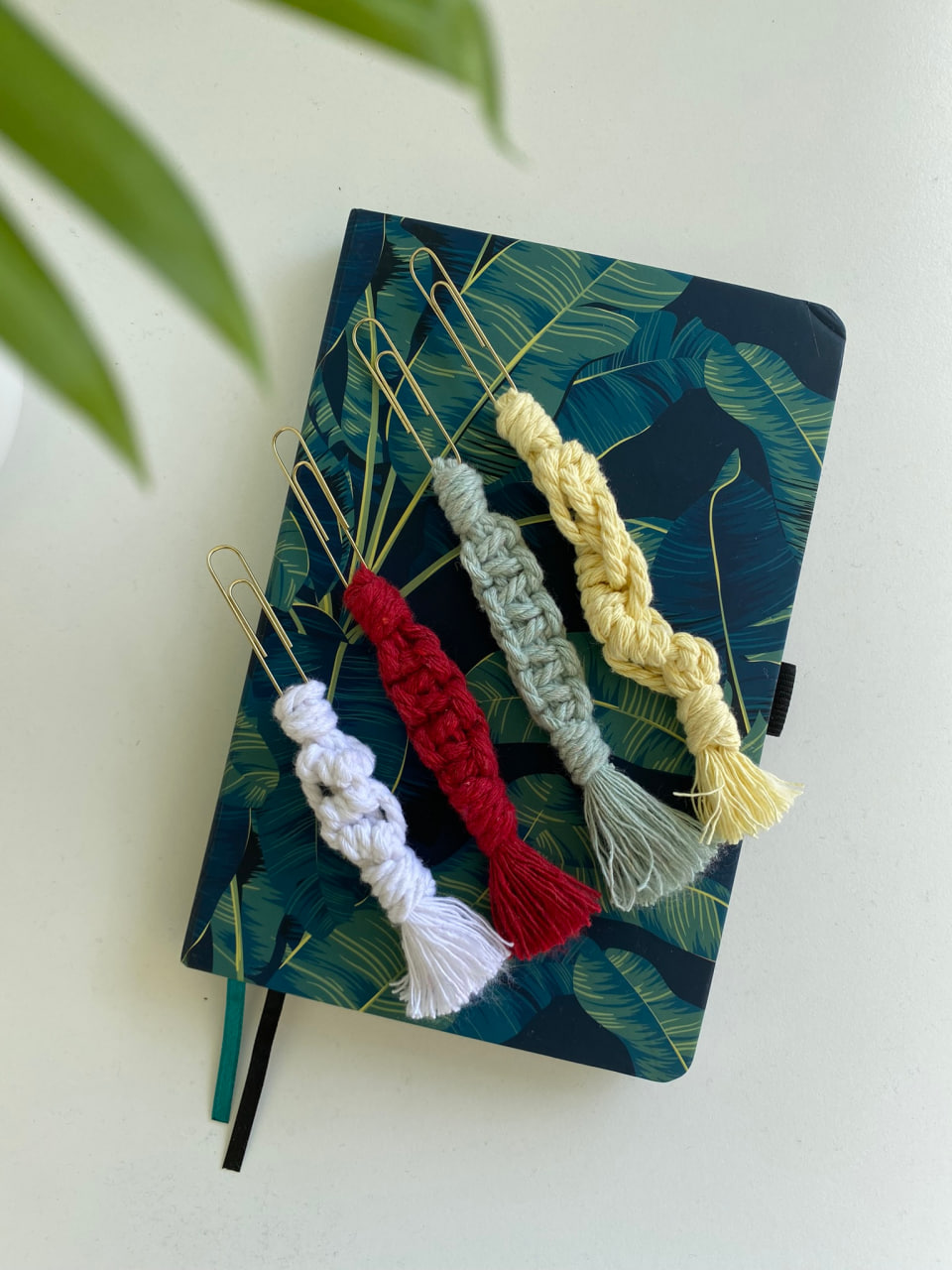 woven-macrame-bookmark-paper-clip-main